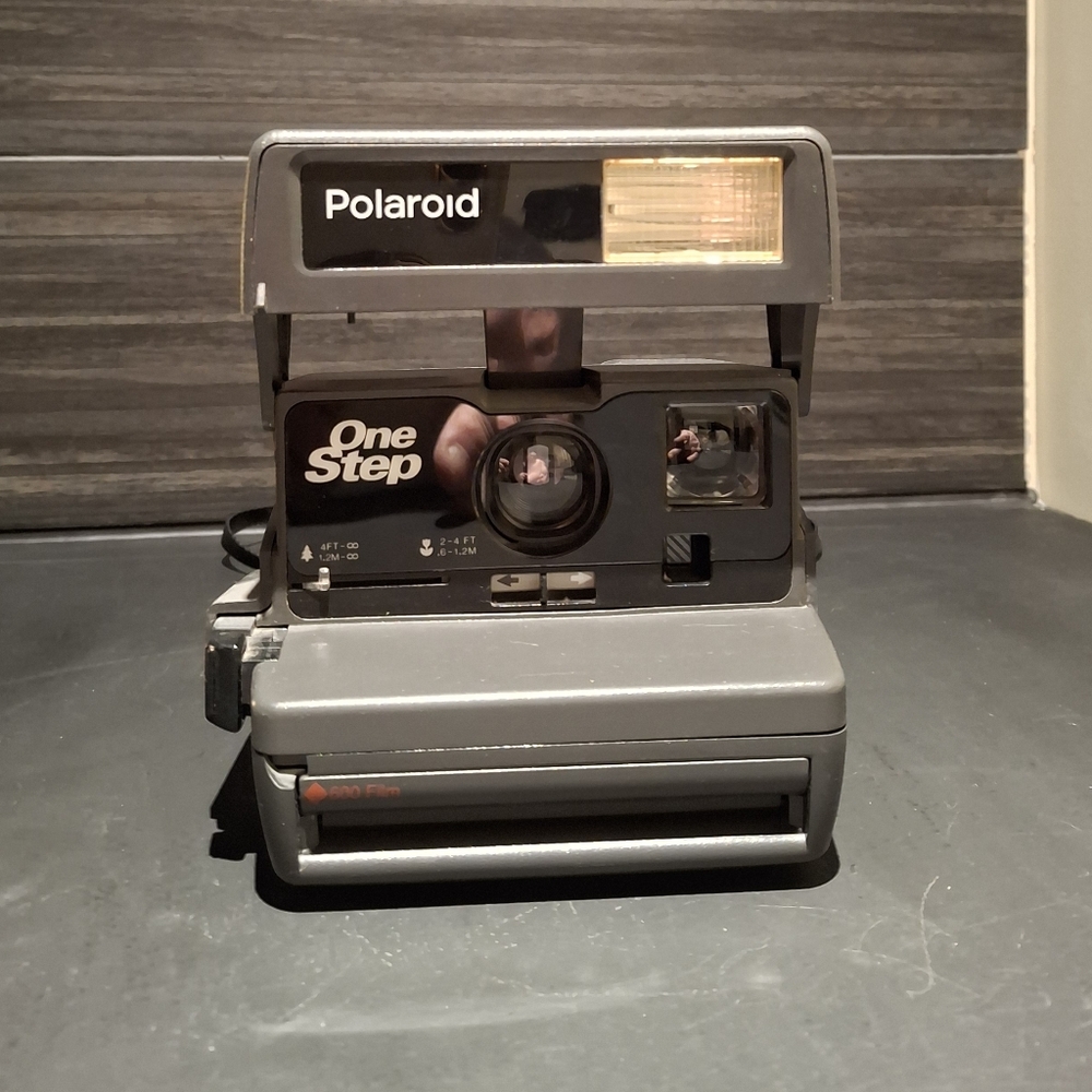 Polaroid OneStep Close-up 600 Instant Film Camera
